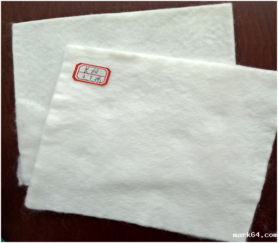 寒冷地区土工布代替砂砾料做反滤层护坡效果良好