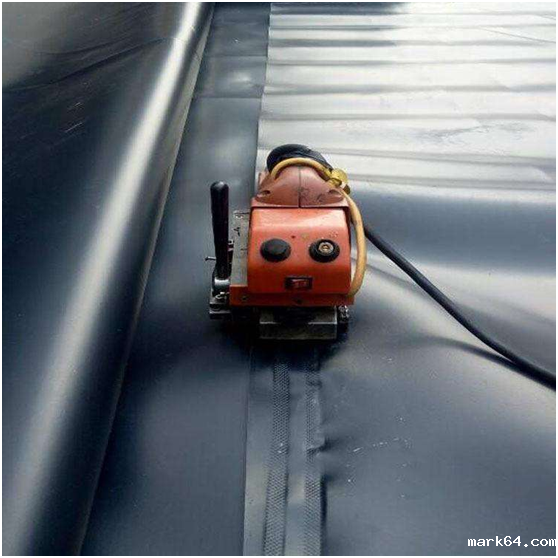 沿海地区储油库体育意甲国际米兰防渗施工工况