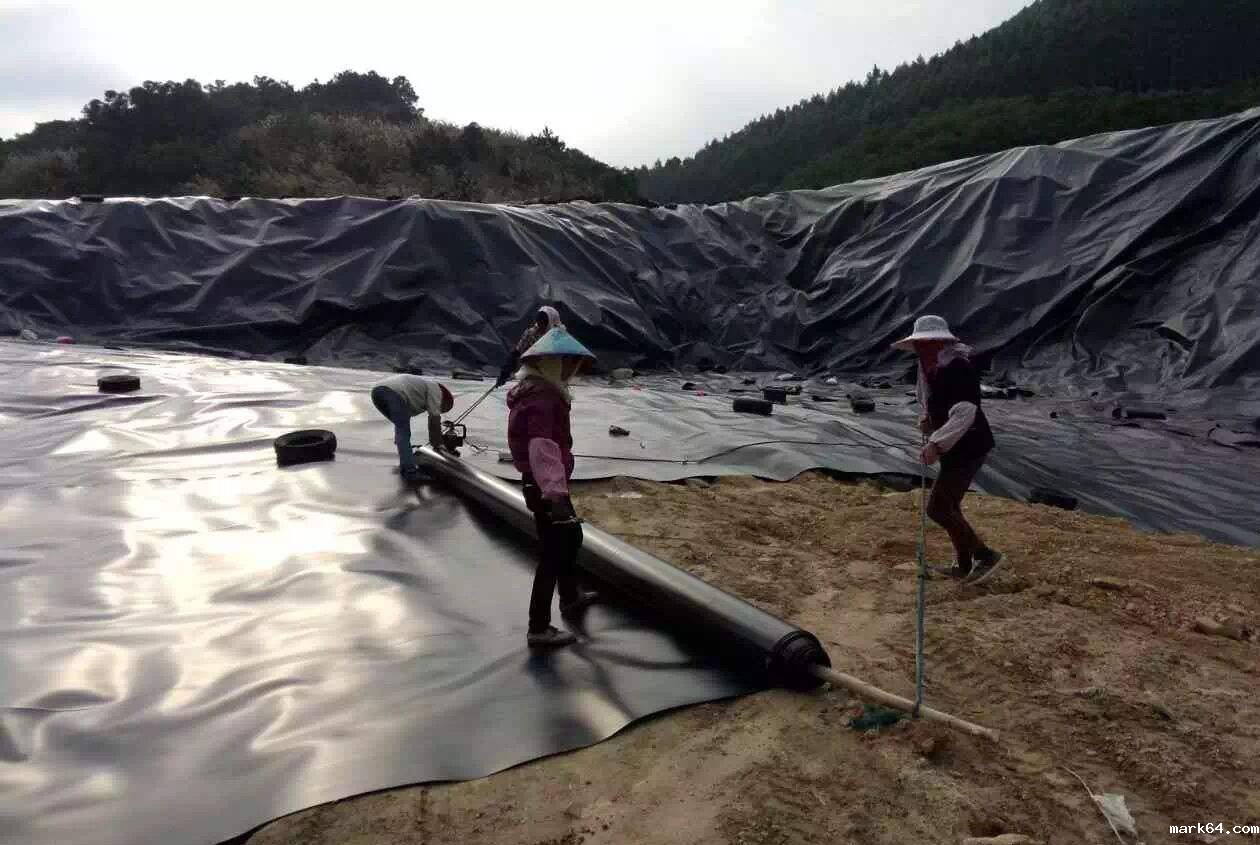 体育意甲国际米兰与垫层界面摩擦角越小，膜内拉力越大。膜内拉力从坡脚开始逐渐增长，到坡顶锚固端达到最大值。