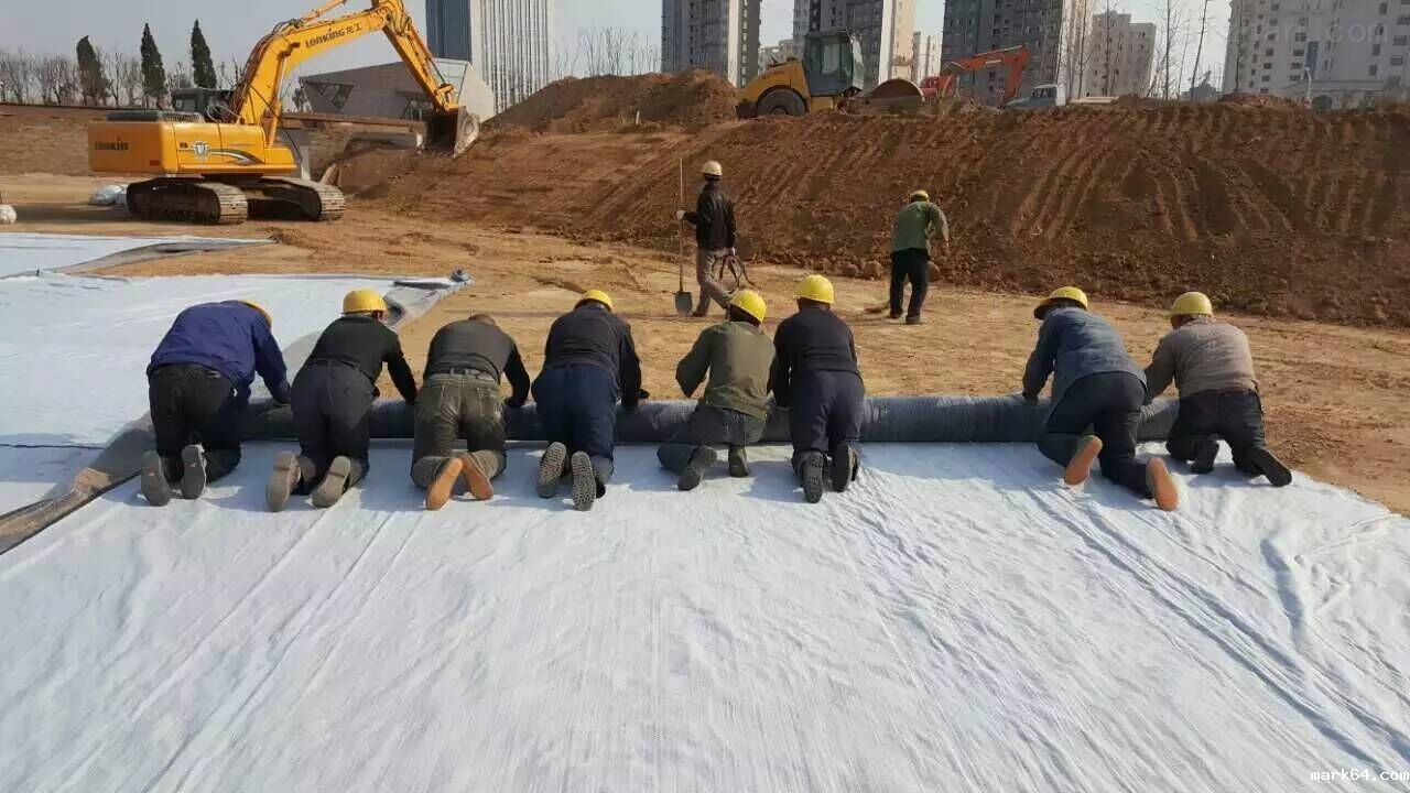 人工湖防渗技巧施工工艺之基层处理