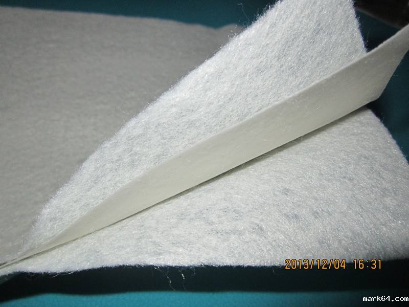 土石坝斜墙式铺膜防渗结构的稳定验算