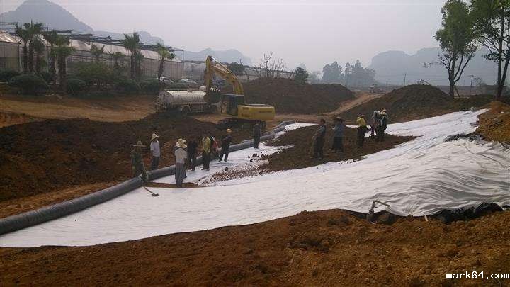 防渗膜垫层在铺设过程中的施工方法