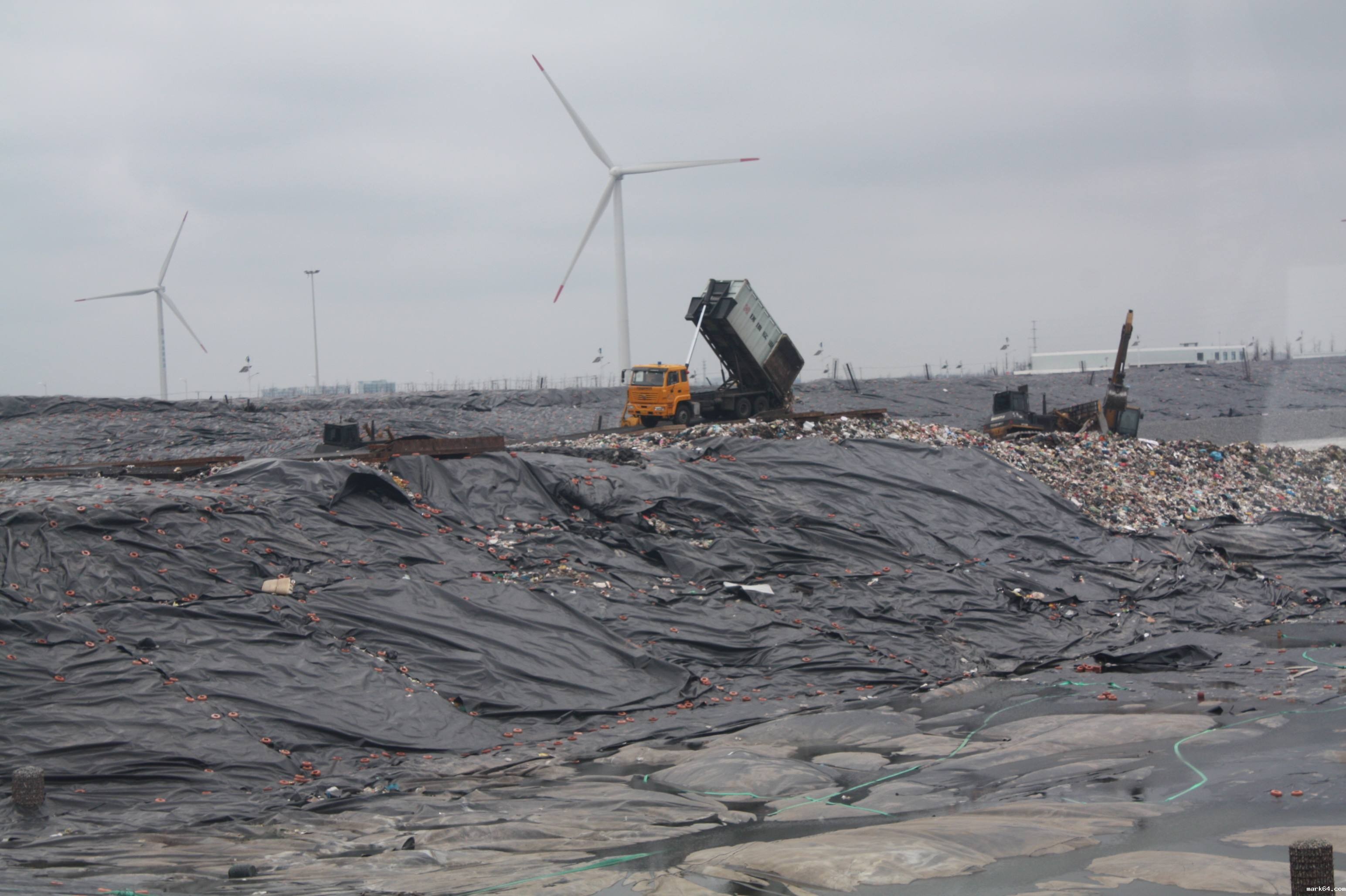 体育意甲国际米兰不宜直接与粒径较大的土石料接触