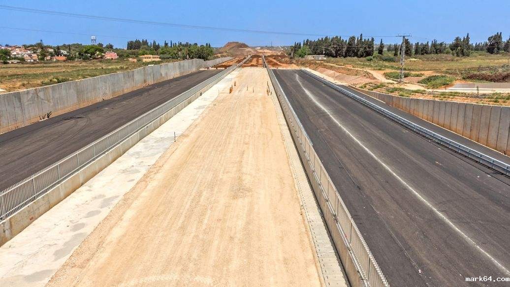 土工格栅路基不同沉降量过渡处理