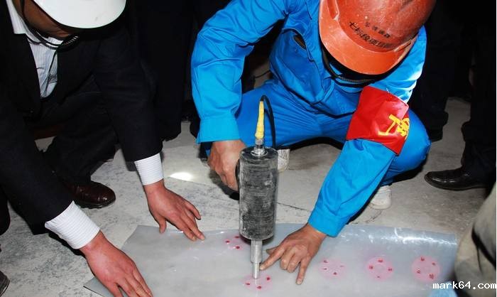 施工人员焊接防水板和热熔垫片的主要工具是什么?