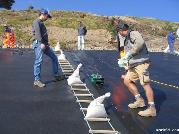 土工合成材料加筋土挡土墙的特点