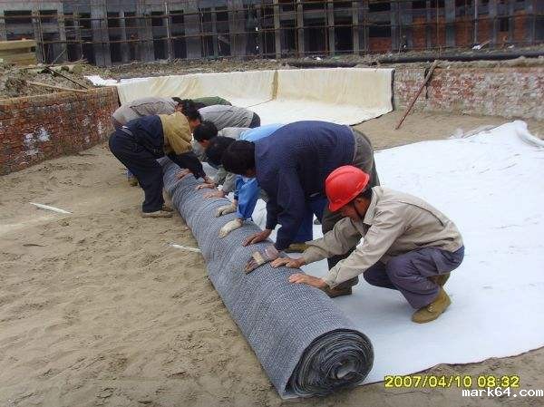 膨润土防水毯搭接宽度应至少保持200毫米