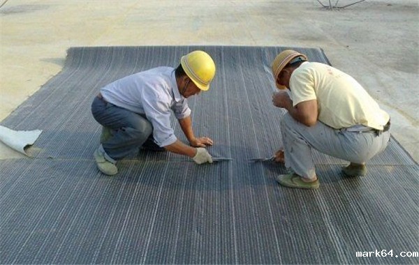 钠基膨润土防水毯现场裁剪及铺设