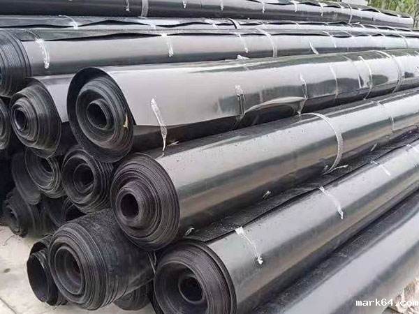 防渗土工合成材料主要包括复合体育意甲国际米兰和天然钠基膨润土防水毯(GCL)。