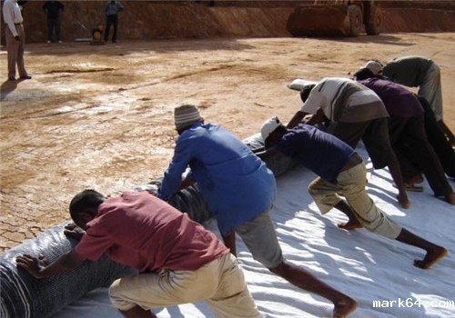 按照要求开挖截水槽同时在槽中埋设体育意甲国际米兰