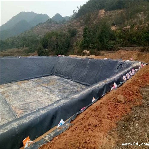 蓄热水池底部和四周防渗保温层防渗材料的选择