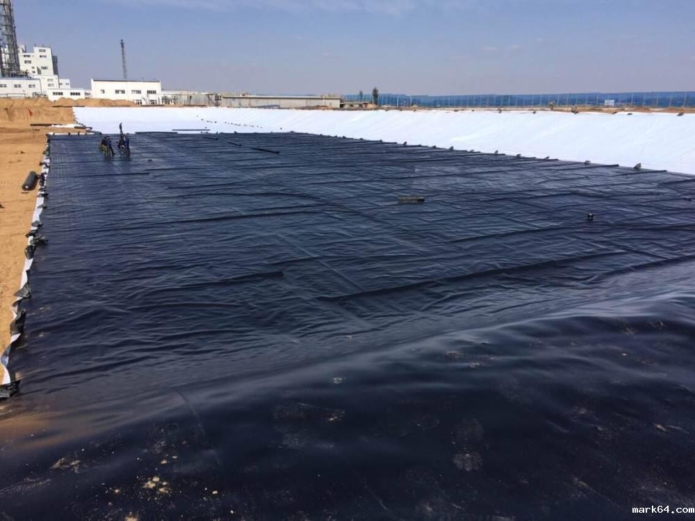 碎石层摊铺过程中HDPE体育意甲国际米兰破洞的原因找到了