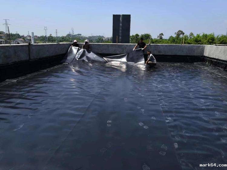 戈壁滩年降雨少,年蒸发量大,蓄水池如何防渗?